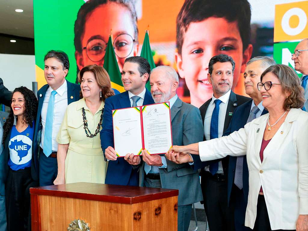 Presidente sanciona novo Plano Nacional de Educação; conheça contribuições de Family Talks