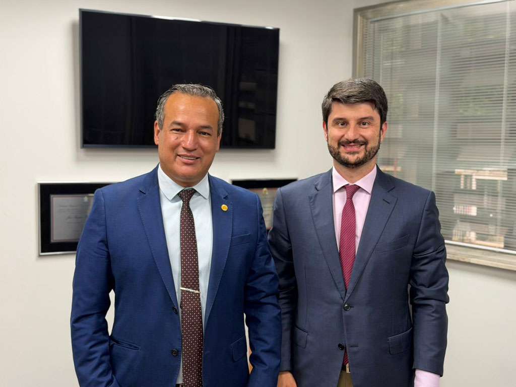 Family Talks se reúne com deputado Rogério Santos para ampliar programas de parentalidade em SP