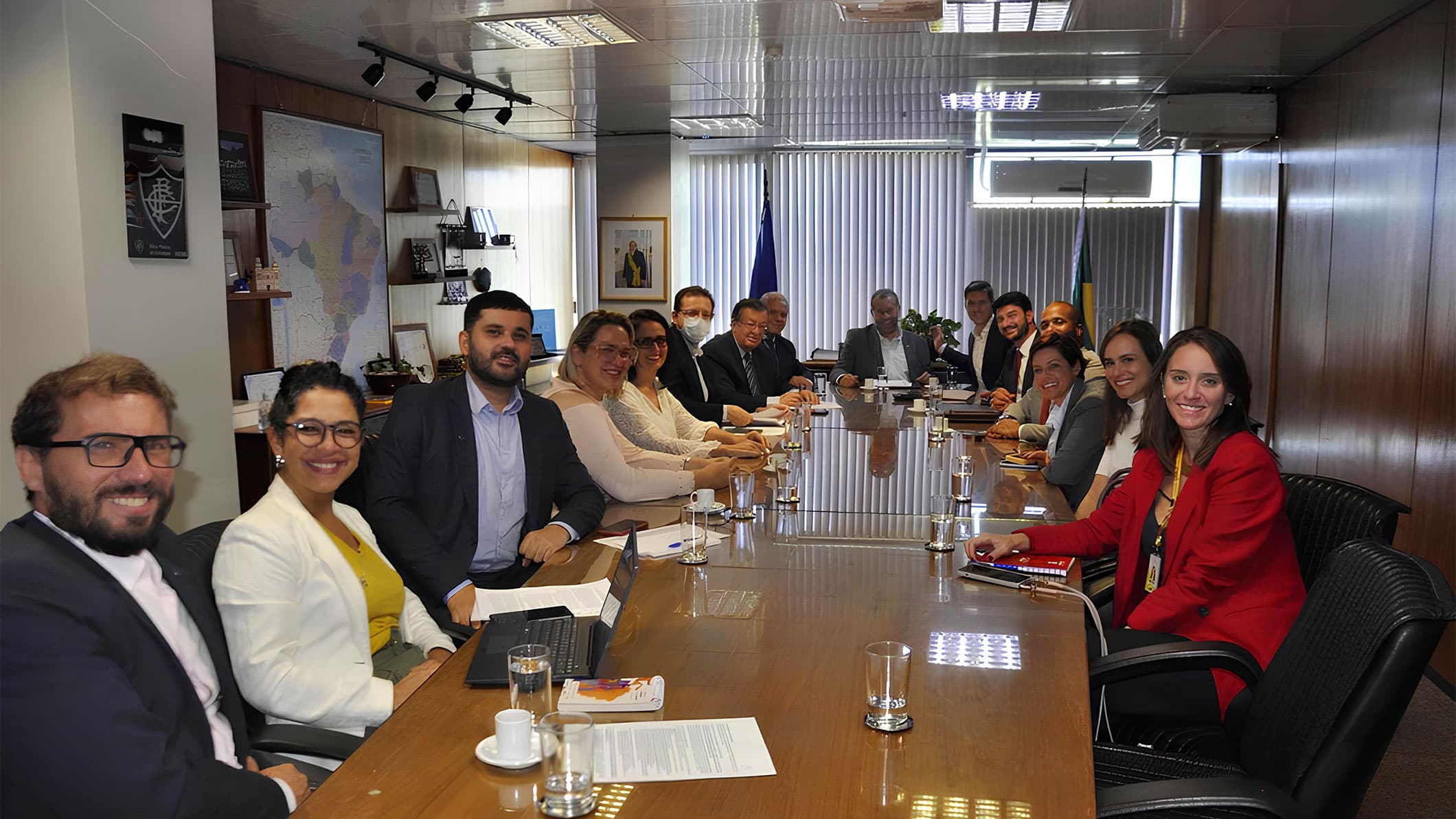 Family Talks é recebido por Carlos Lupi, ministro da Previdência, para conversar sobre aumento da Licença Paternidade