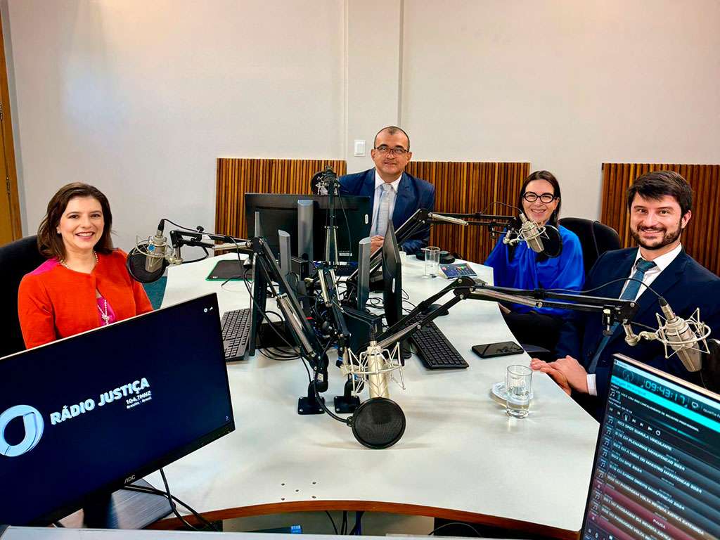 Licença Paternidade de 30 dias será votada; Family Talks discute tema na Rádio Justiça